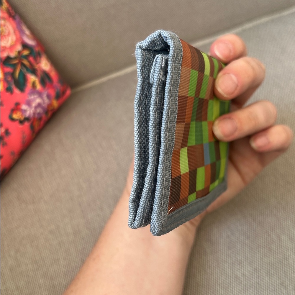 Pixel Pattern Keychain Wallet - Picture 6 of 8